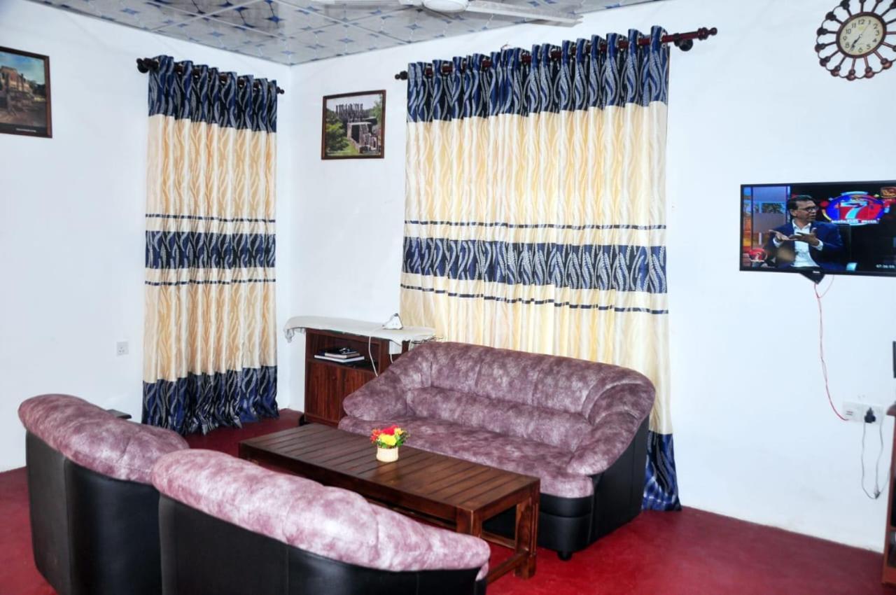Impress Holiday Home อนุราธปุระ ภายนอก รูปภาพ